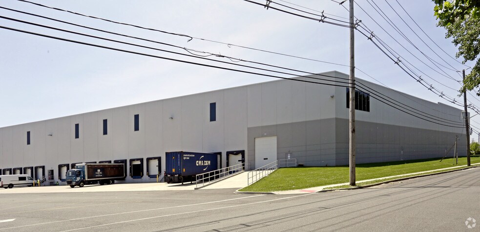 4 Bell Dr, Ridgefield, NJ à louer - Photo du bâtiment - Image 3 de 3