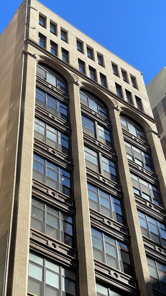 39-41 W 38th St, New York, NY for lease - Building Photo - Image 2 of 4