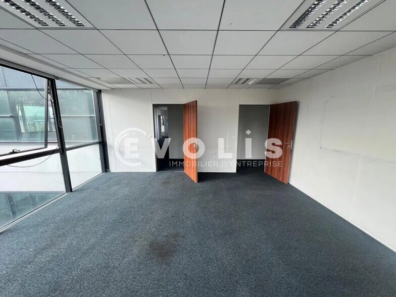 Office in Chelles for sale - Interior Photo - Image 2 of 10