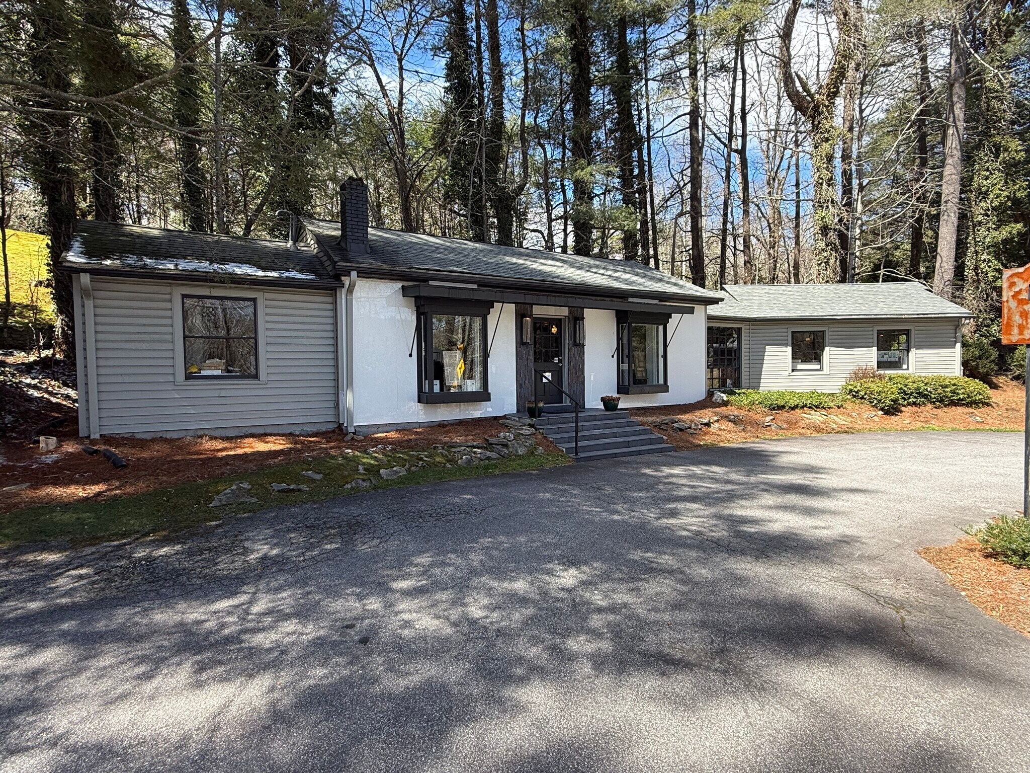 2220 N 4th St, Highlands, NC for lease Primary Photo- Image 1 of 7