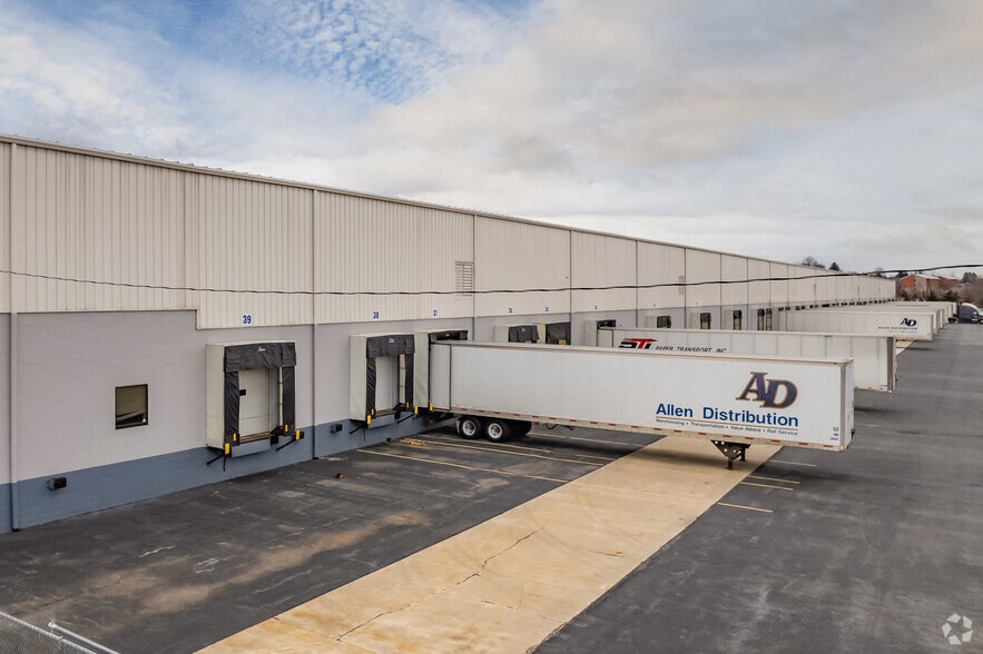 100 Capital Ln, Middletown, PA for lease - Building Photo - Image 2 of 6