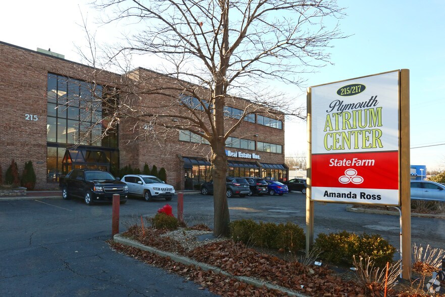 215-217 W Ann Arbor Rd, Plymouth, MI à louer - Photo du bâtiment - Image 3 de 9