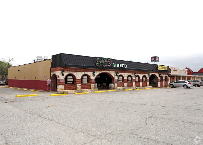 212-300 N Main St, Euless, TX for lease - Primary Photo - Image 1 of 3