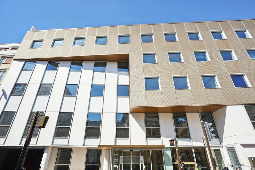 Bureau dans Boulogne-Billancourt à louer - Photo du bâtiment - Image 1 de 13