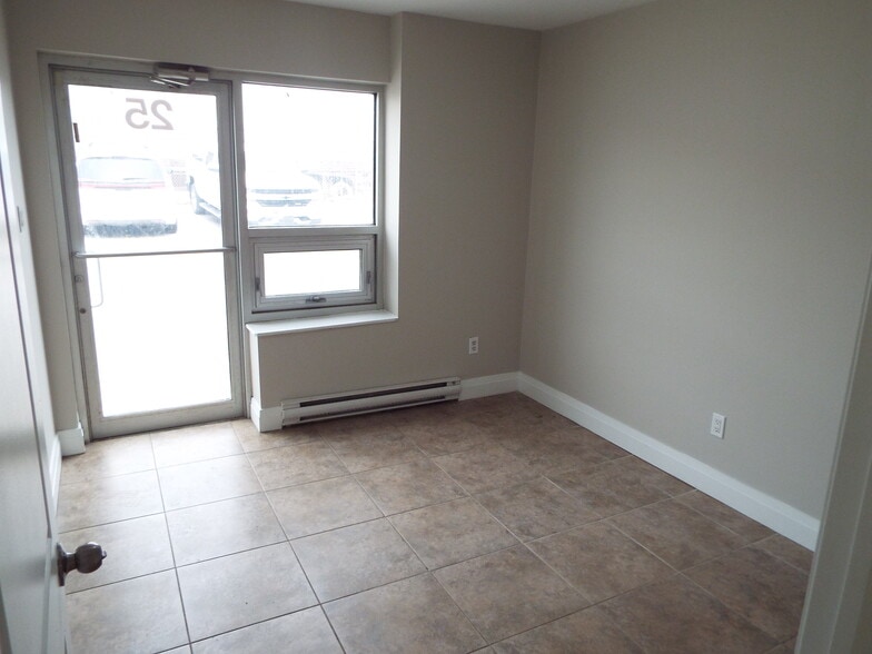 1333 Boundary Rd, Oshawa, ON for lease - Building Photo - Image 2 of 9