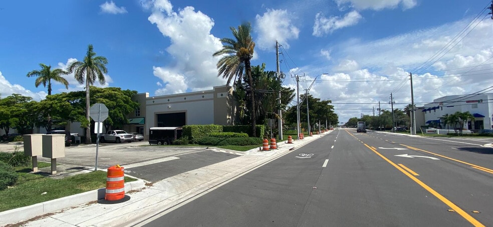 3030-3050 NW 82nd Ave, Miami, FL for lease - Building Photo - Image 1 of 25