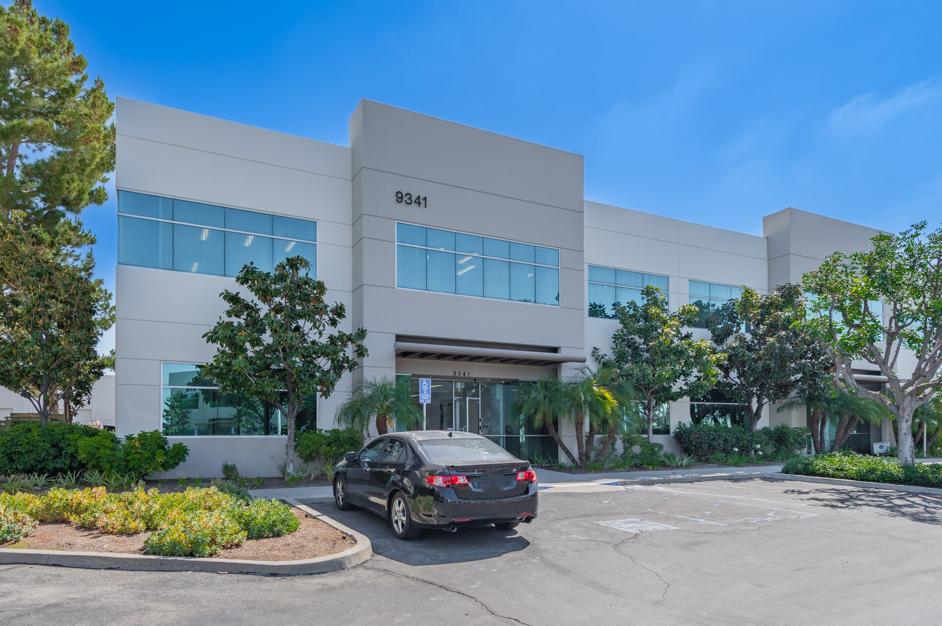 9341 Irvine Blvd, Irvine, CA à louer Photo principale- Image 1 de 27