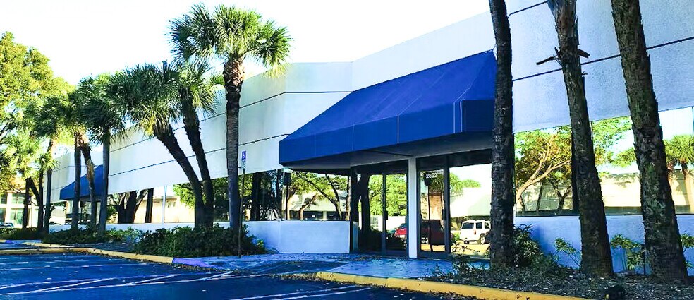 2862-2898 NW 79th Ave, Miami, FL à louer - Photo du bâtiment - Image 1 de 15