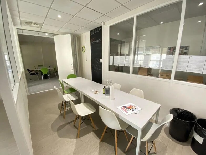 11 Rue Auguste Lacroix, Lyon for lease - Interior Photo - Image 3 of 10