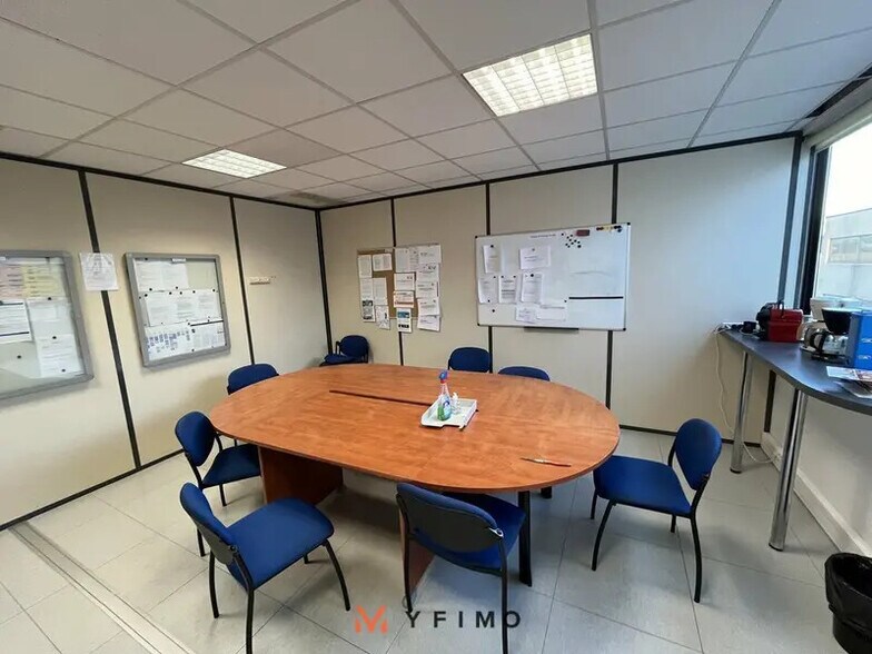 Bureau dans Poissy à louer - Photo intérieure - Image 2 de 4