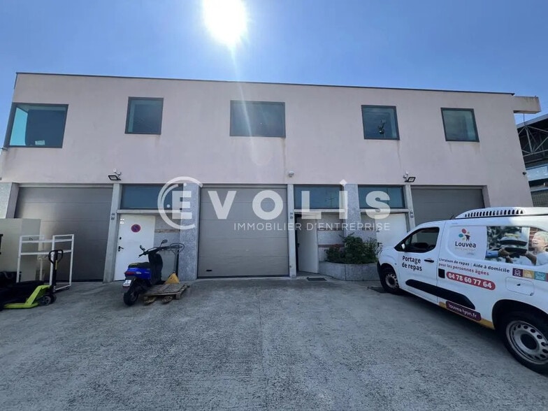 Flex dans Vénissieux à louer - Photo du bâtiment - Image 1 de 10