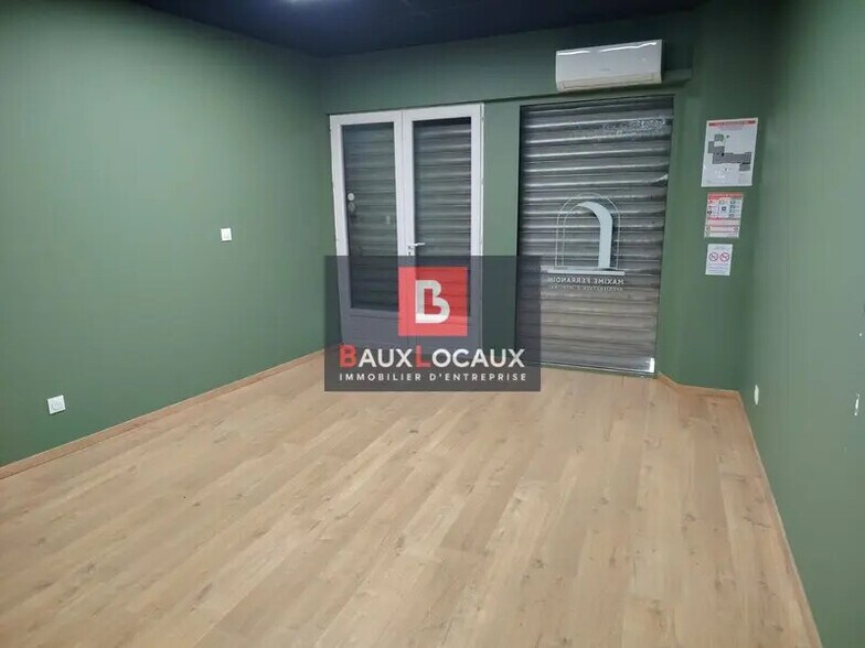 Office in Salon-de-Provence for lease - Interior Photo - Image 3 of 5