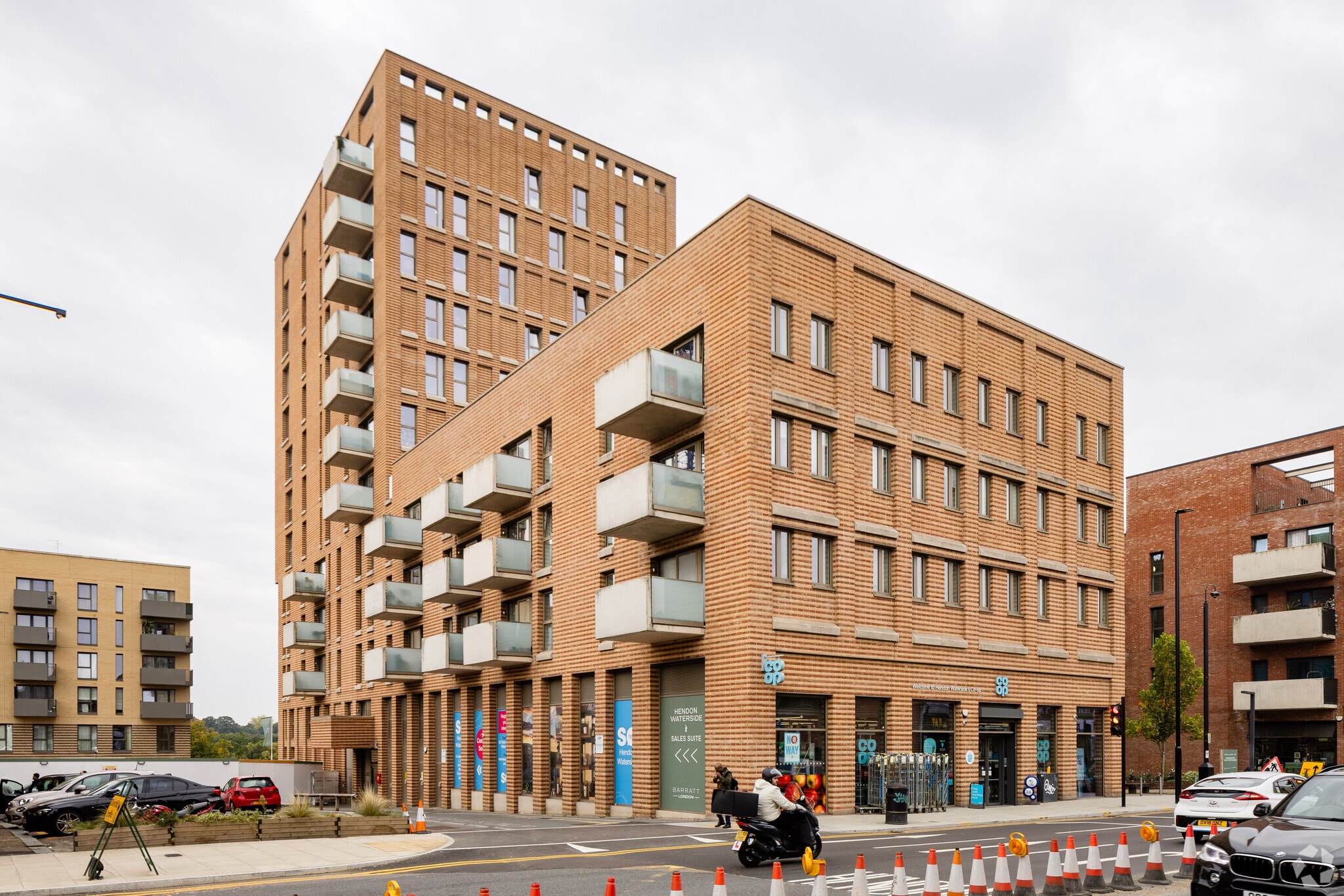 185 West Hendon Broadway, London for lease Primary Photo- Image 1 of 3