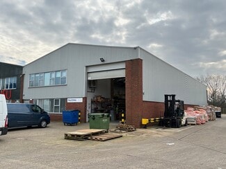 Plus de détails pour Priors Way, Maidenhead - Industriel à louer