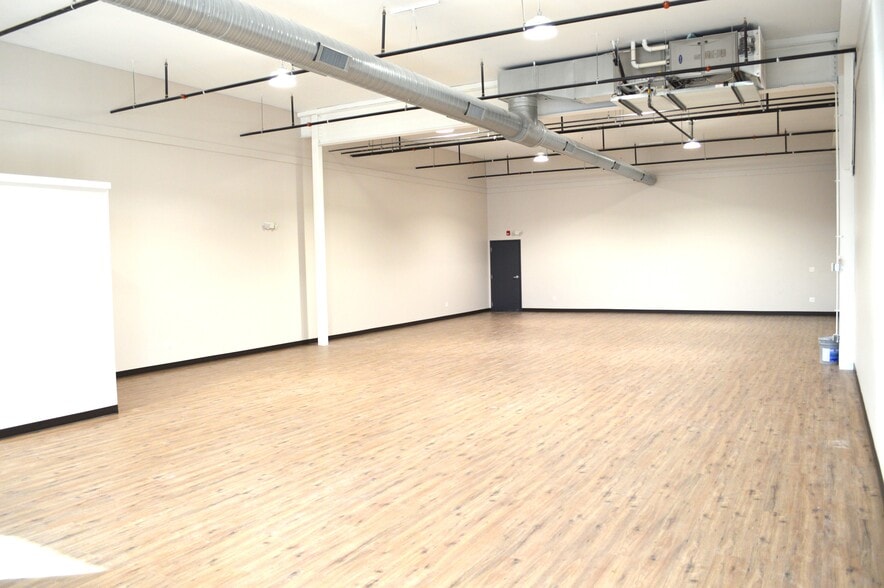 224 Berlin Tpke, Berlin, CT for lease - Building Photo - Image 2 of 8