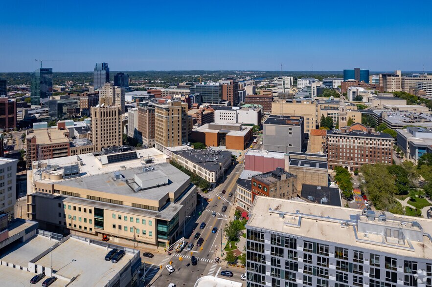 40 Monroe Center St NW, Grand Rapids, MI à vendre - Aérien - Image 2 de 6
