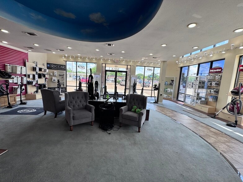 5101 Davis Blvd, North Richland Hills, TX for sale - Interior Photo - Image 3 of 18