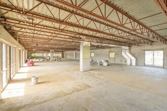 6400 4th St N, Saint Petersburg, FL for lease Interior Photo- Image 2 of 5