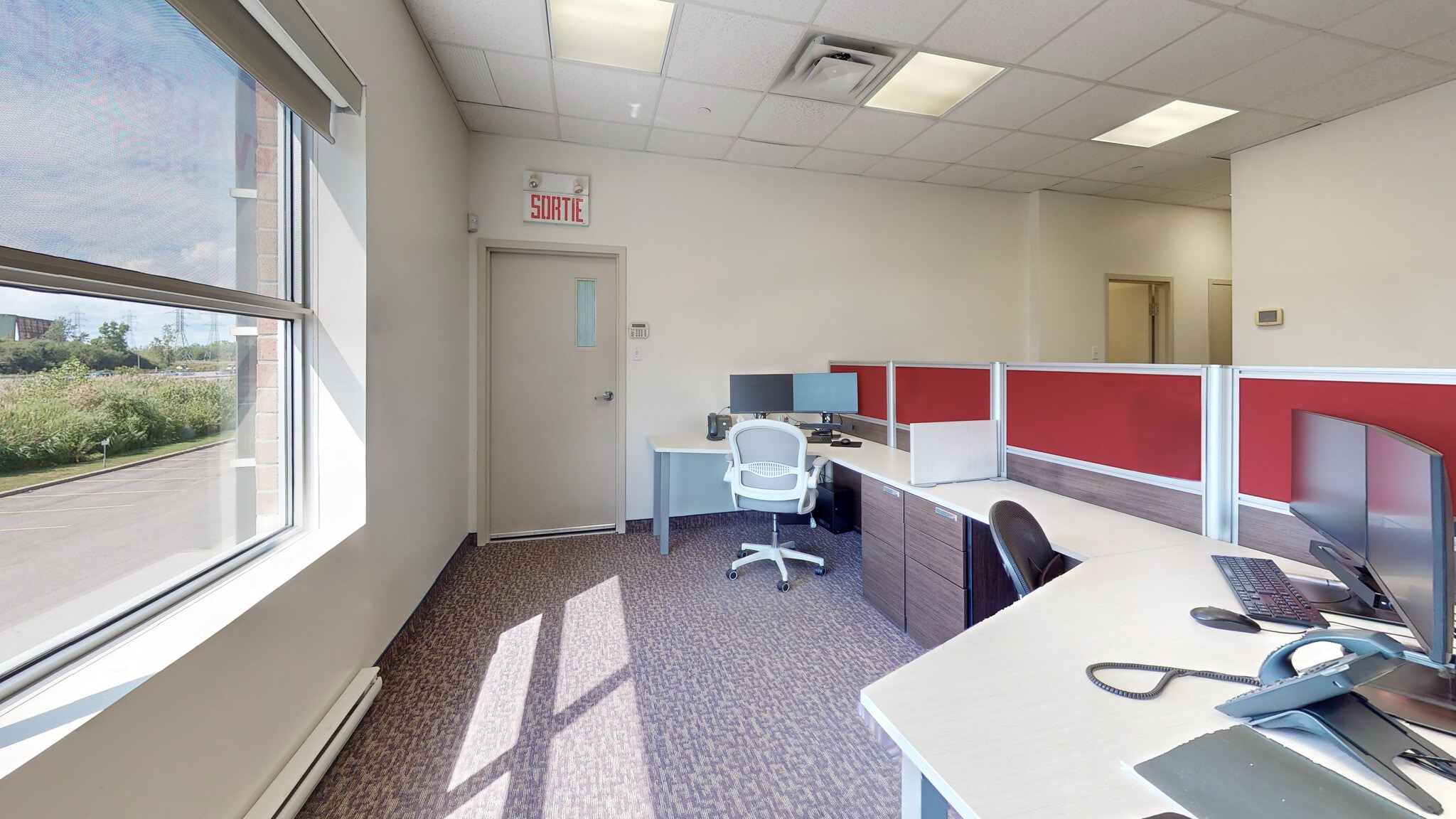 4273-4345 Des Laurentides (A-15) Desste E, Laval, QC for lease Interior Photo- Image 1 of 6