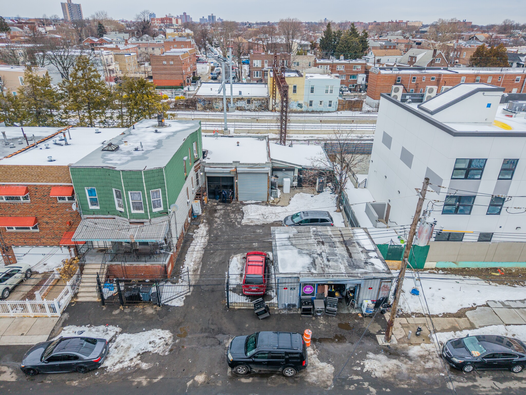 27,788 BSF R6-1 Zoned Development Site portfolio of 3 properties for sale on LoopNet.ca Primary Photo- Image 1 of 16