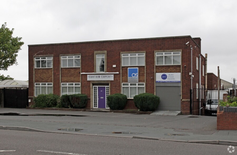 136 Oxford St, Bilston à louer - Photo du bâtiment - Image 3 de 3