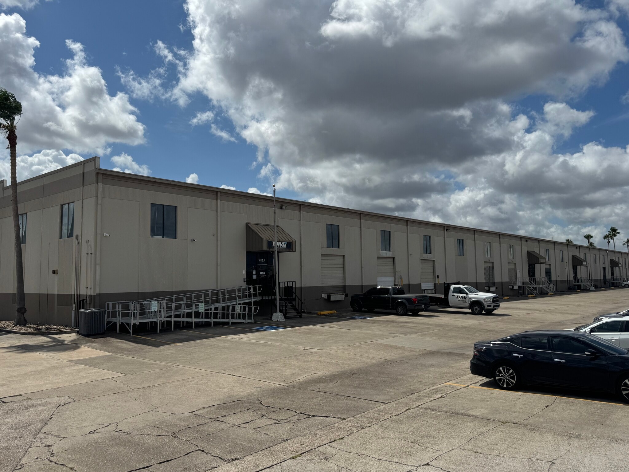 615 Elca Ln, Brownsville, TX for lease Interior Photo- Image 1 of 1