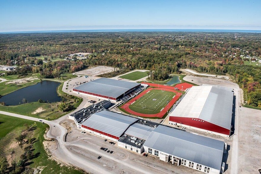 5201 Spire Cir, Geneva, OH à louer - Photo du bâtiment - Image 2 de 5