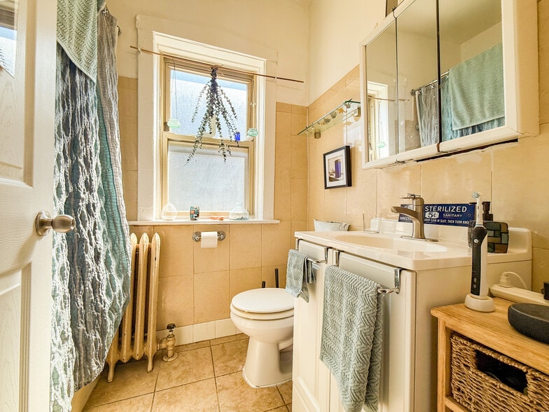 2050 W Fargo Ave, Chicago, IL for sale - Building Photo - Image 3 of 5