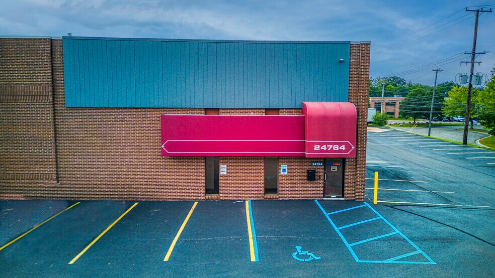 24730-24804 Crestview Ct, Farmington Hills, MI à louer - Photo du bâtiment - Image 2 de 6