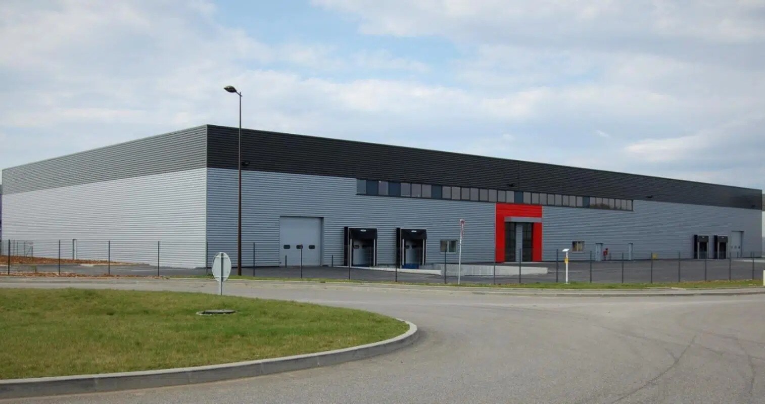 Flex in Dagneux for lease Building Photo- Image 1 of 7