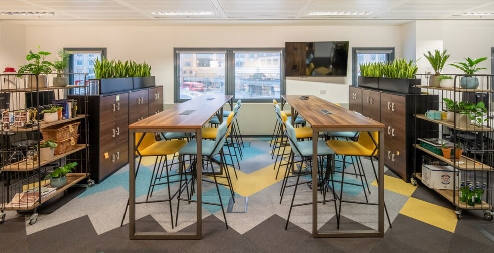 1 Hammersmith Broadway, London for lease - Interior Photo - Image 3 of 8