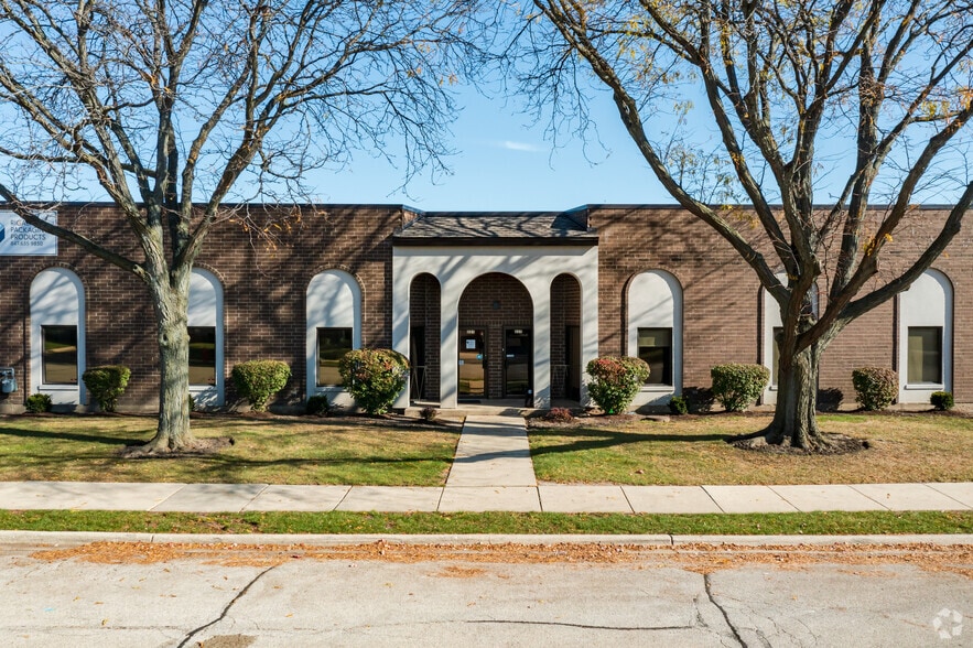221-225 Stanley St, Elk Grove Village, IL à louer - Photo du bâtiment - Image 3 de 5