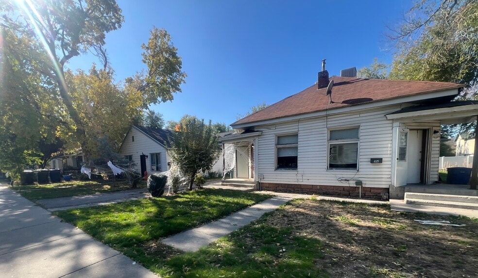 221 N 600 W, Salt Lake City, UT for sale - Building Photo - Image 2 of 11