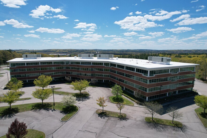 900 W Park Dr, Westborough, MA à vendre - Photo du bâtiment - Image 1 de 5