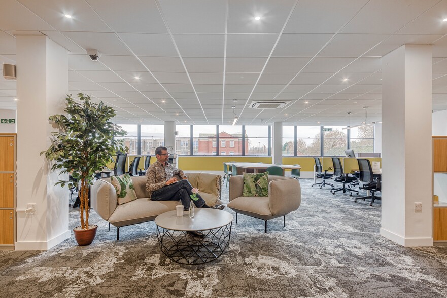 31-33 Worcester St, Gloucester for lease - Interior Photo - Image 3 of 10