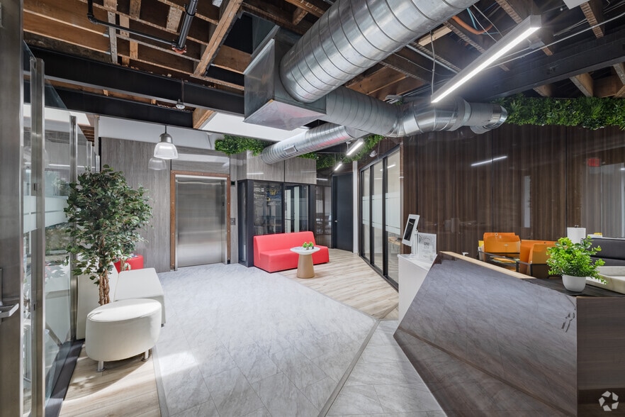 135 N Old Woodward Ave, Birmingham, MI for lease - Building Photo - Image 2 of 17