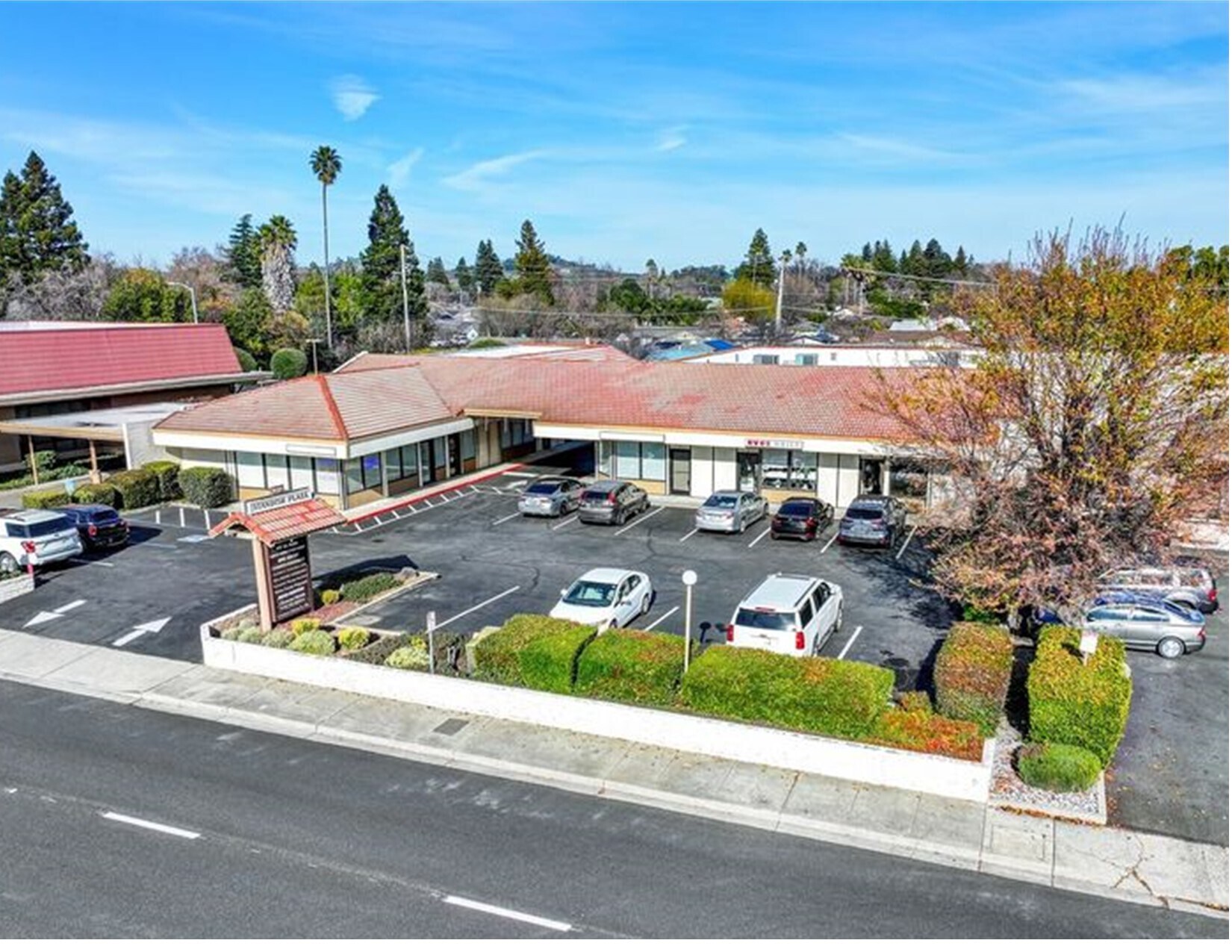 831 Alamo Dr, Vacaville, CA à vendre Photo du bâtiment- Image 1 de 6
