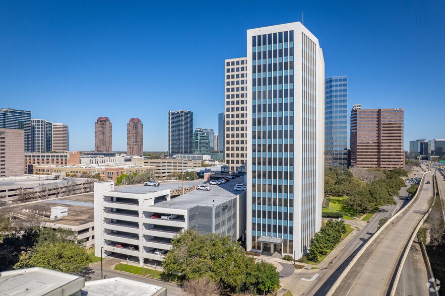 2100 West Loop South, Houston, TX à louer - Photo du bâtiment - Image 3 de 11