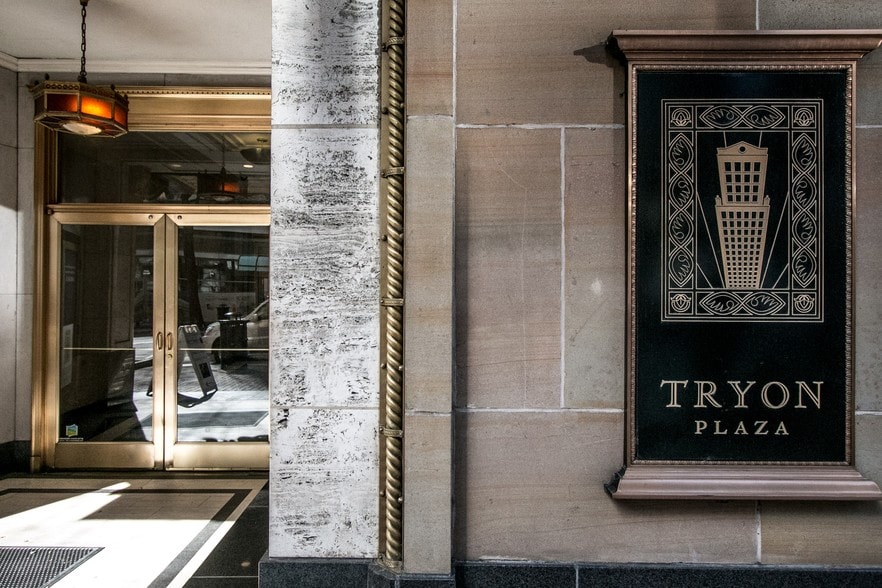 112 S Tryon St, Charlotte, NC for sale - Lobby - Image 2 of 18