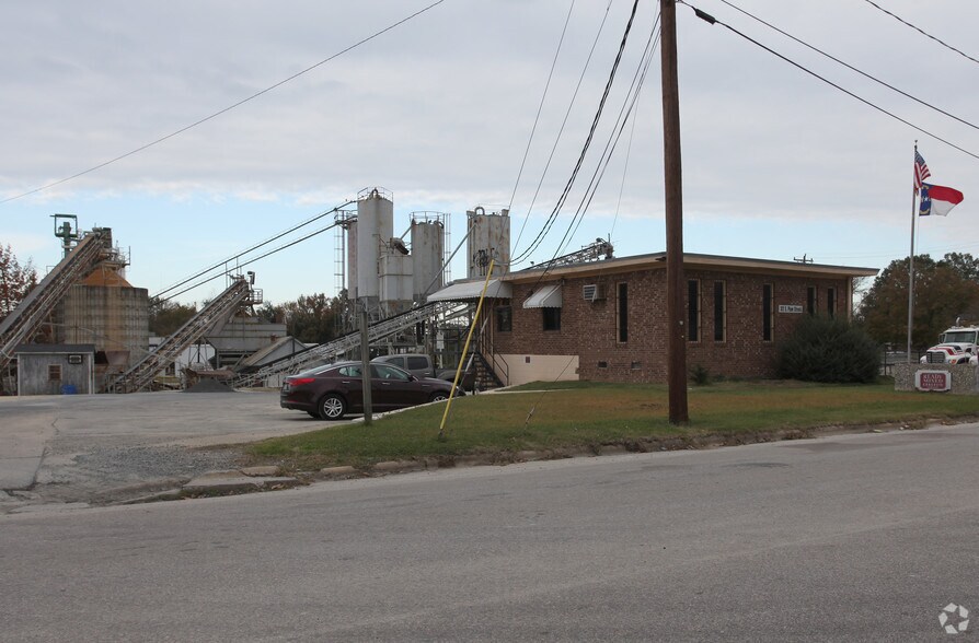 312 S Plum St, Durham, NC for lease - Building Photo - Image 1 of 2