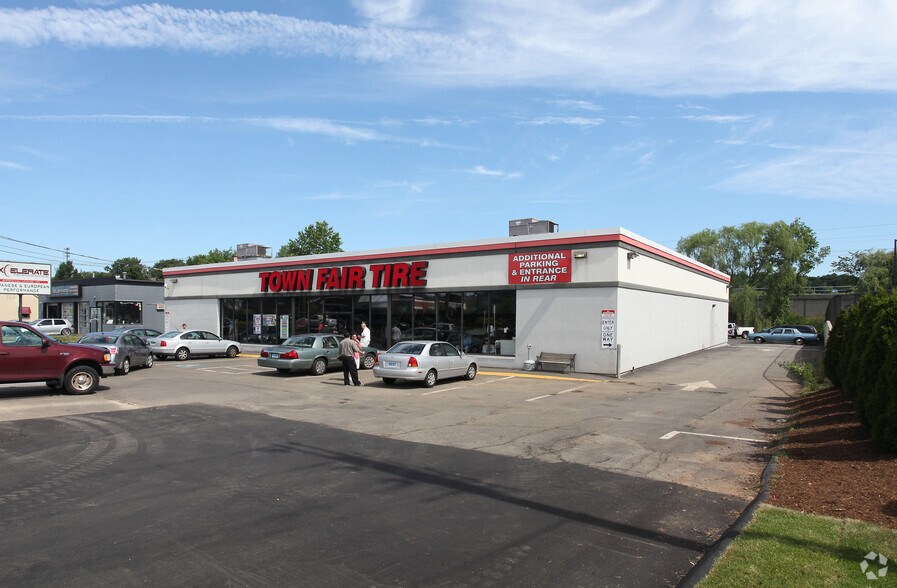 1018 W Main St, Branford, CT for sale - Primary Photo - Image 1 of 3