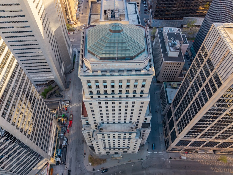 1050 Côte du Beaver Hall, Montréal, QC à louer - Photo du bâtiment - Image 2 de 9