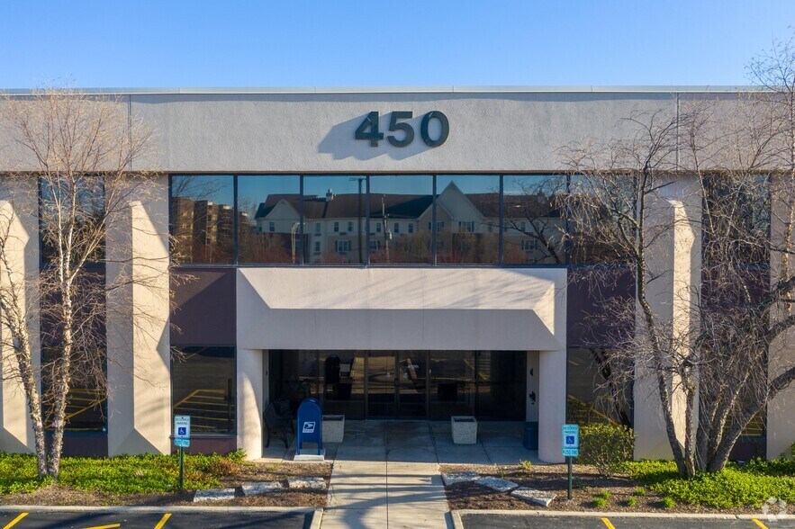 450 E 22nd St, Lombard, IL à louer - Photo du bâtiment - Image 2 de 4