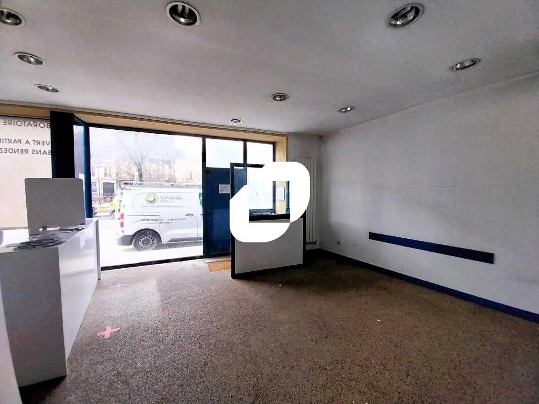 Retail in Bordeaux for sale Interior Photo- Image 1 of 6