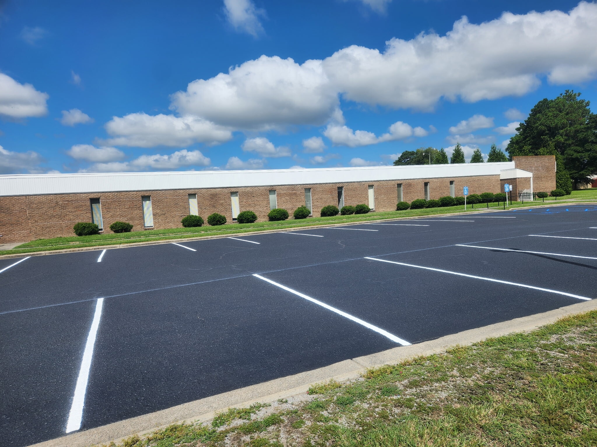 404 St Andrews Dr, Greenville, NC for lease Primary Photo- Image 1 of 108