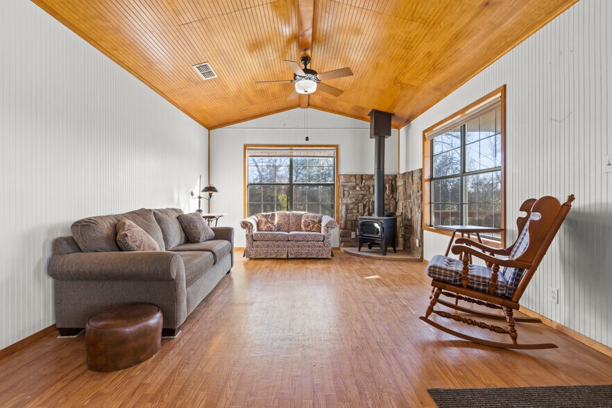 255 County Road 4645, Winnsboro, TX à vendre - Photo du bâtiment - Image 3 de 41