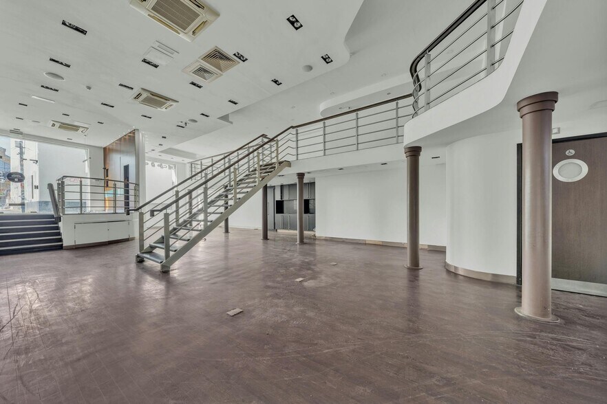 28 Jamestown Rd, Londres à louer - Photo intérieure - Image 2 de 17