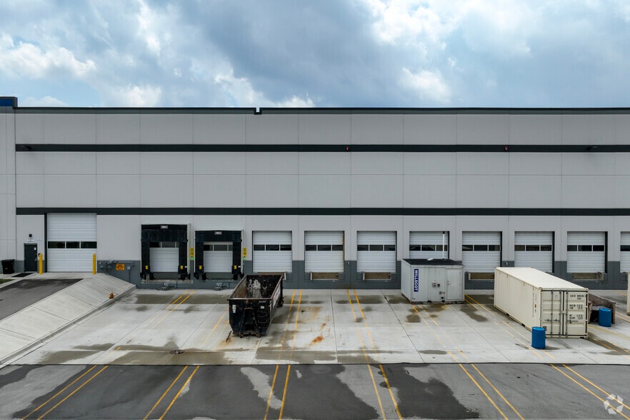 42060 Ecorse Rd, Van Buren Township, MI for lease - Building Photo - Image 2 of 6