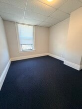 47-61 Langley Rd, Newton, MA à louer Photo intérieure- Image 2 de 2