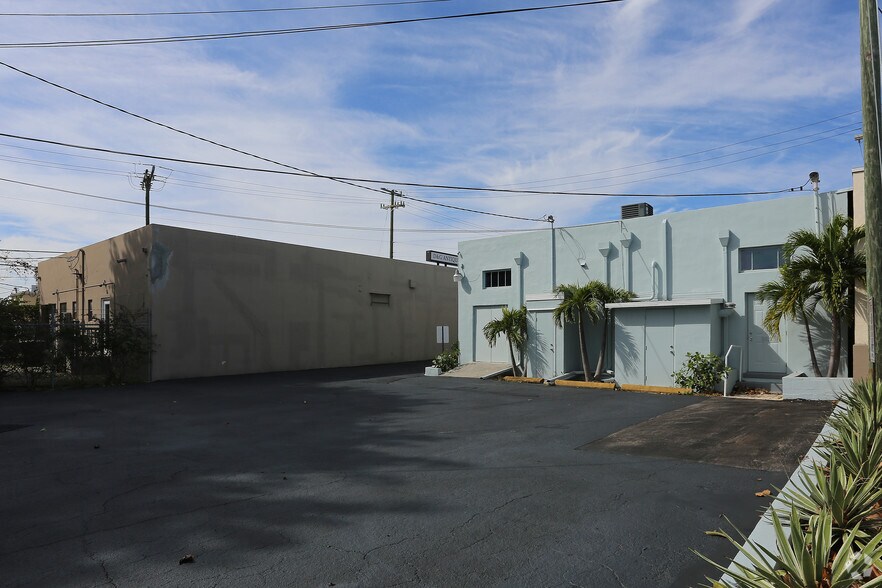3230 S Dixie Hwy, West Palm Beach, FL for lease - Building Photo - Image 3 of 3